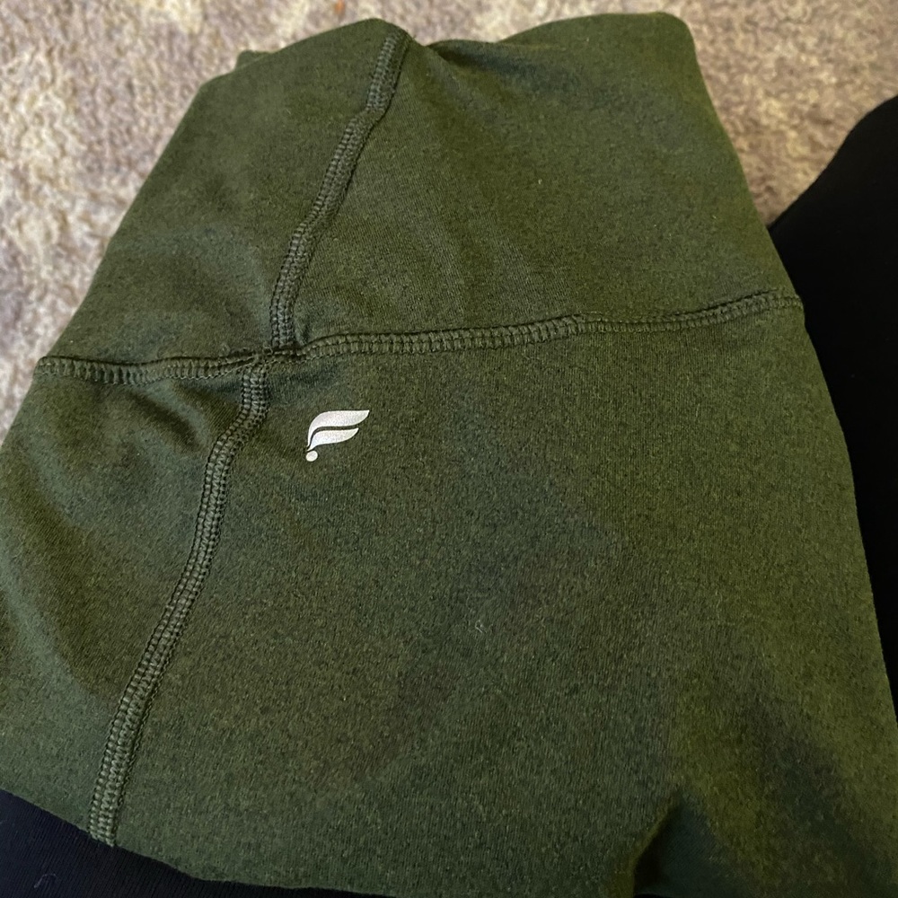 Women’s olive green size 4  fabletics leggings
